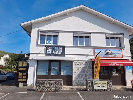 local rdc 72 m2 + parking  idéalement situé