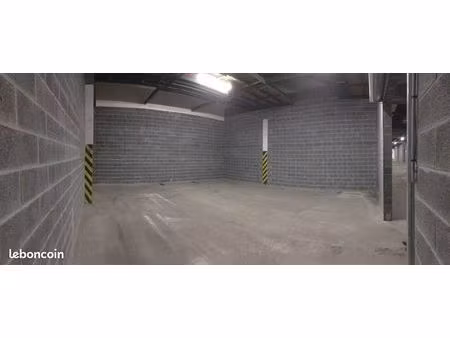 local de stockage 86m2 sur roubaix  proche belgique