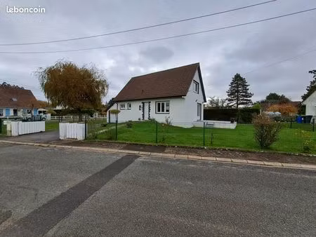 maison individuelle en bon état dans quartier résidentiel