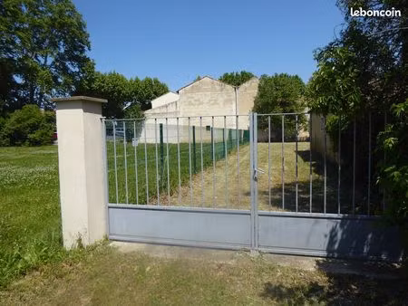 terrain viabilisé et clos 796 m2 à violes