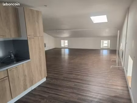 studio à louer st hilaire des loges