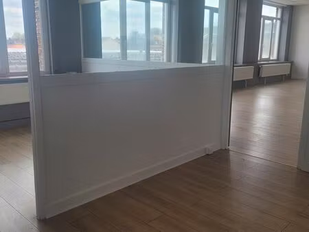 bureaux de caractère dans ancienne usine + stockage – 80 à 120 m²