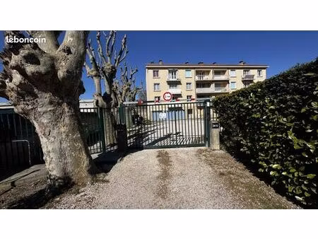 parking/box 11 m² avignon