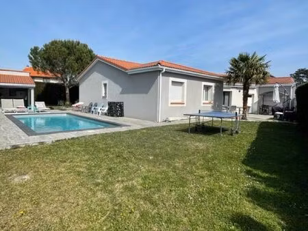 maison plein pied t5 de 120m2 avec piscine