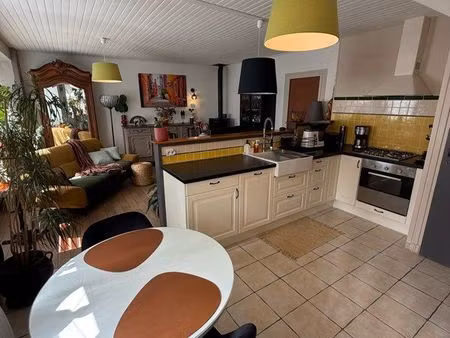 charmante maison de bourg – 78 m² – 2 chambres – centre solignac-sur-loire