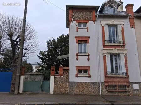 maison de ville en pierre  3 chambres  80m2 avec double garage 230 000 euros