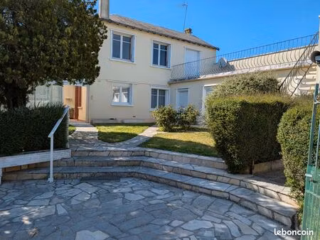 grande maison de village