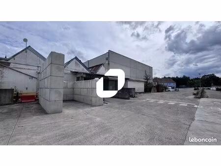 local d'activité 5 569 m²