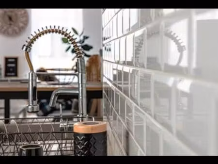 à louer - appartement rénové 2 chambres