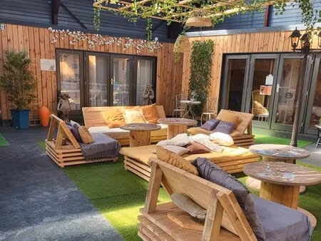 local a louer - avec accès à 100m2 en commun