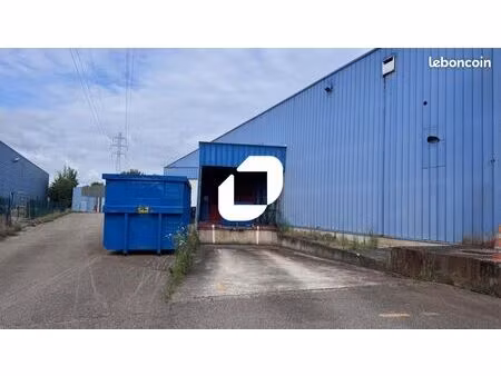 local d'activité 1 960 m²