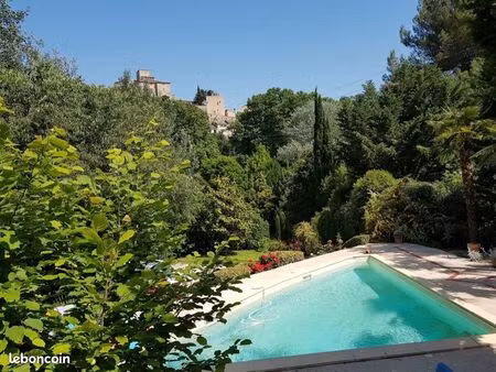 magnifique propriete ansouis avec dépendance et vue château