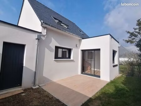 sarzeau centre  maison neuve à louer à l'année  proche écoles  ttes commodités  commerces