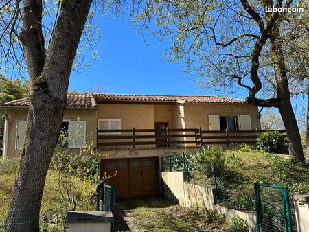 villa à flourens dans un cadre de verdure