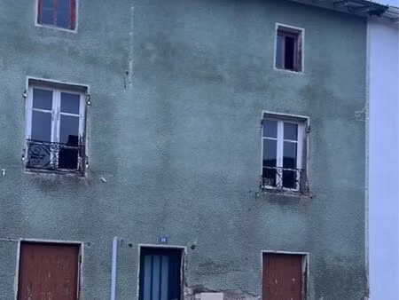 grande maison de plus de 200 m² avec terrasse – saint-pierre-du-champ