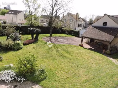 maison 7 pièces 303 m²