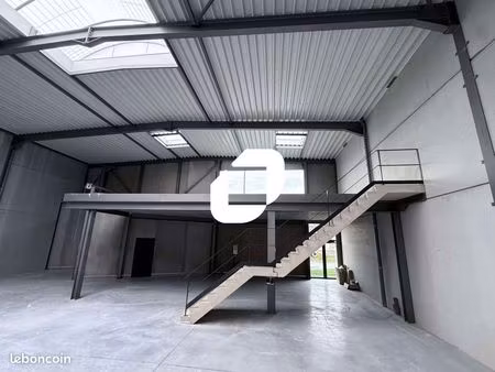 local d'activité 556 m²