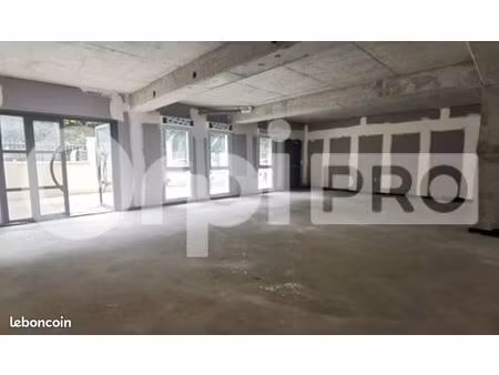 local commercial 82 m²