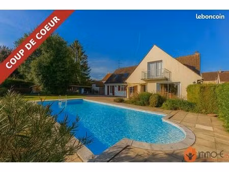 maison 8 pièces 230 m²