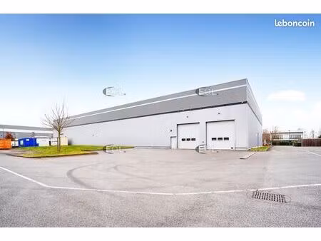 local bureaux 3 300 m²