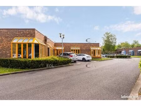 local d'activité 855 m²