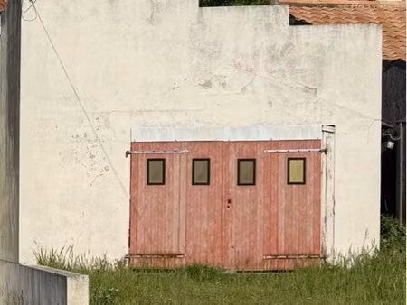 terrain avec garage près de la forêt