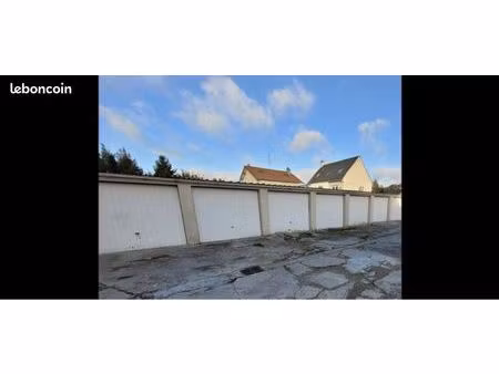 garage / box à louer – parking sécurisé – stockage – 100