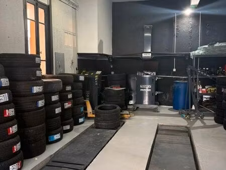 fonds garage pneumatique