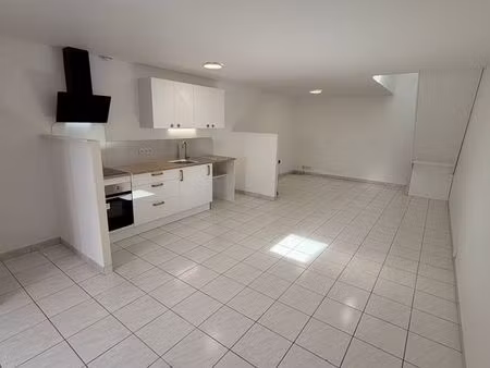 a louer t3 duplex 65 m2 avec extérieur et parking