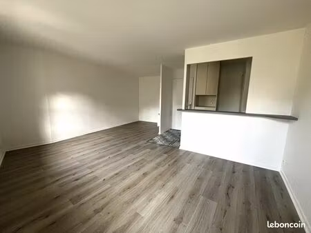 studio 1 pièce 32 m²