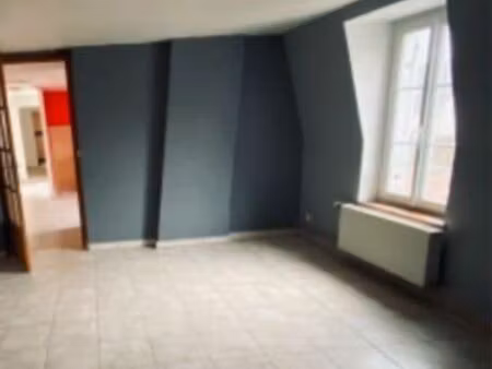 à louer en plein centre-ville de nemours