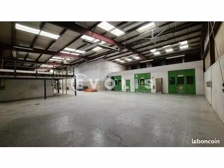 local d'activité 1 111 m²