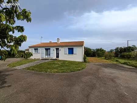 maison de 100m² avec 3 chambres + grand garage sur terrain de 1440 m² - année 1989