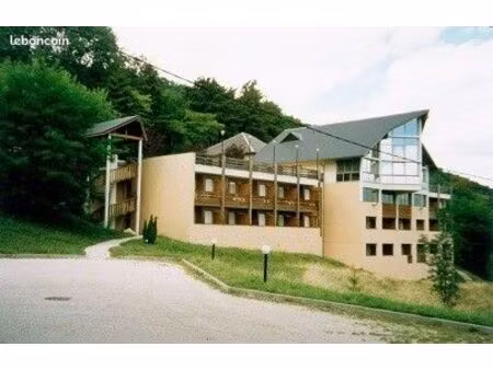 appartement 7 pièces 2 421 m²