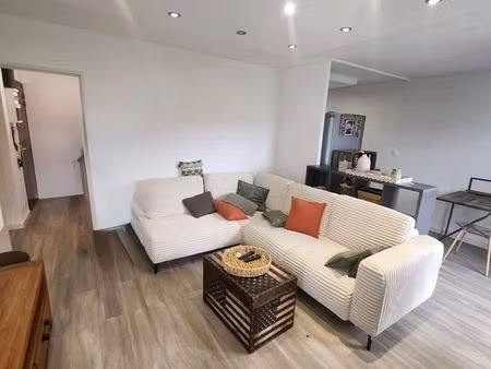 t2 51 m² entierement rénové – secteur très calme – vue parc & montagnes