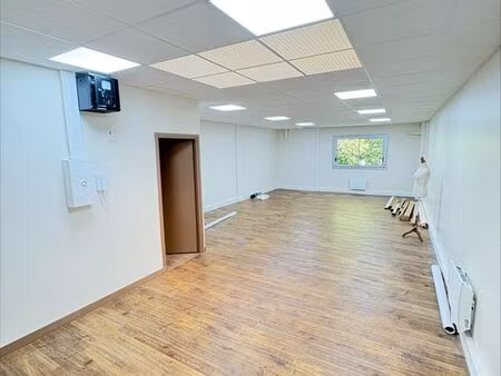 local professionnel haut de gamme 77m2-st quentin en yvelines