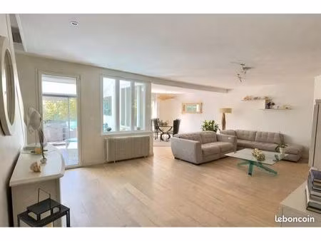 a 10min à pied du centre ville  maison de 150 m² édifiée sur un sous-sol total et un agréa