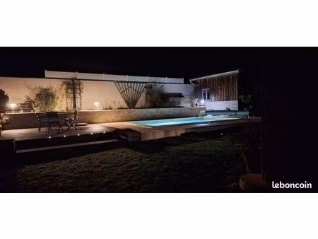 maison  jardin  piscine  à la campagne