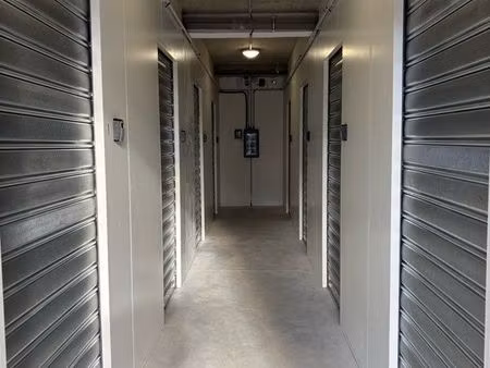 box de stockage / box à louer