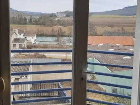 grand appartement f3 avec balcon