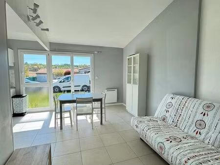 location meublée maison plain pied t2 avec jardin  garage et climatisation