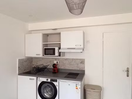 location studio meublé