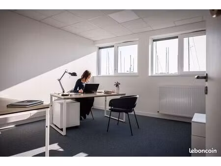 bureau privatif 3 postes de travail  au lab'océan  sur le port de la trinité-sur-mer