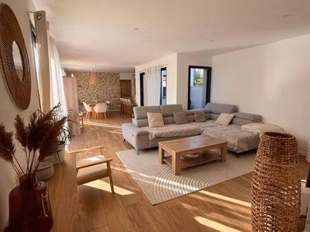 maison 6 pièces récente de plain-pied avec belle pièce de vie de 42 m²  4 chambres et gran