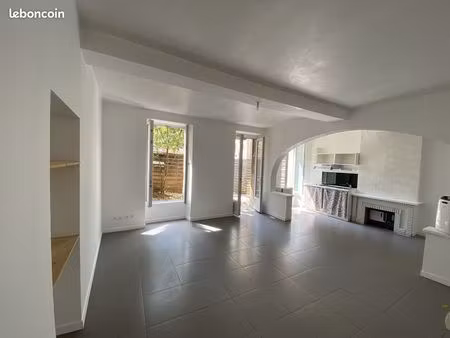 studio 1 pièce 32 m²