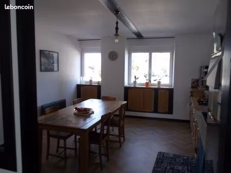 maison mitoyenne d'un coté exposée est/ouest