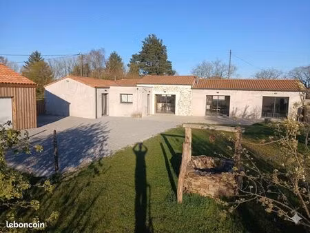 ? maison meublée 150 m² – 3 chambres + bureau – terrain clos 1200 m² – legé