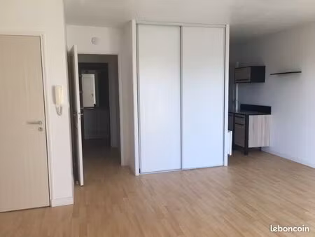 loue appartement 2 pièces 42m2