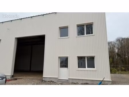 location local d'activités / entrepôt  160 m²