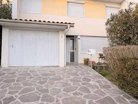 a louer maison 4 ch+véranda  garage et jardin